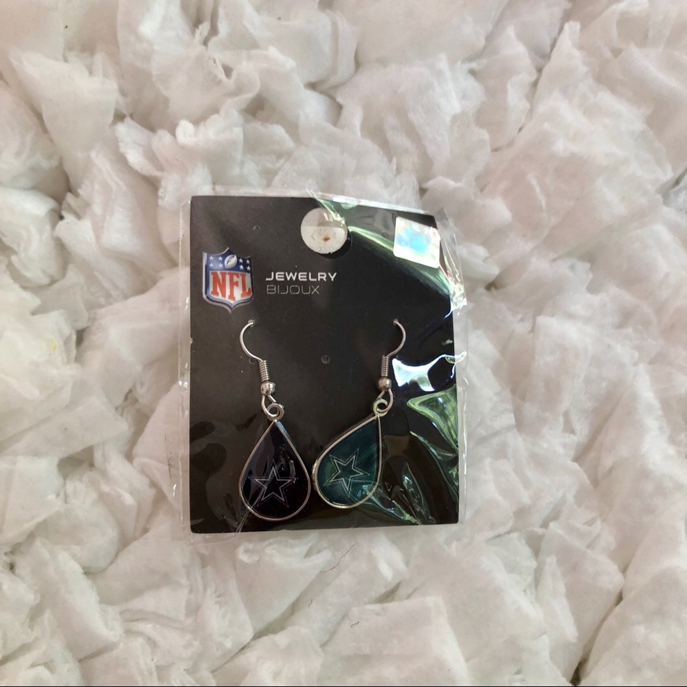 Brand new neveropened Dallas Cowboys drop earrings